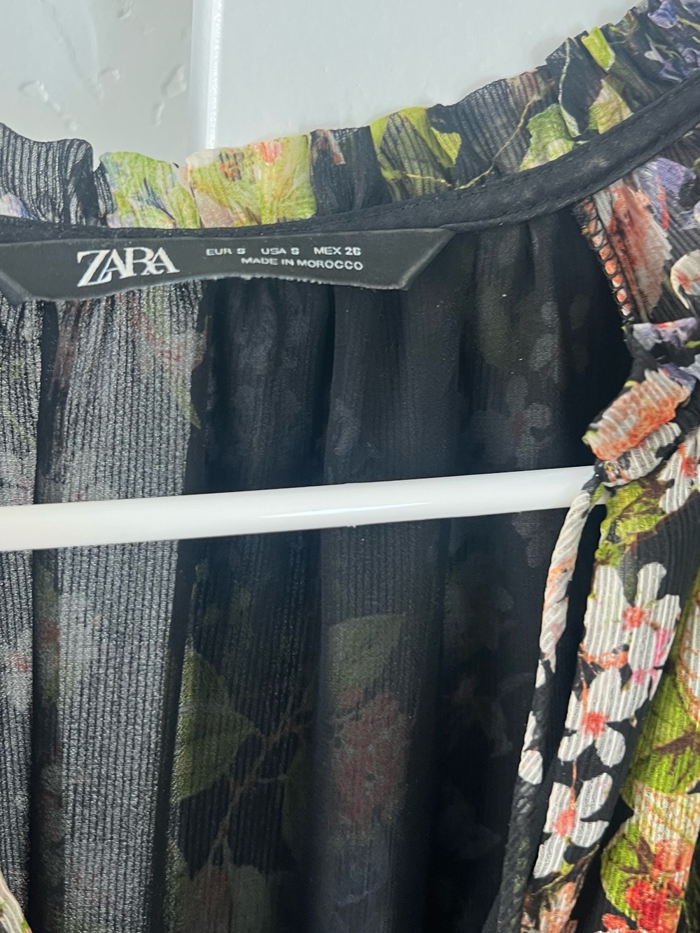 Zara Black Floral Ruffled Sleeve Dress - Picture 4 of 8